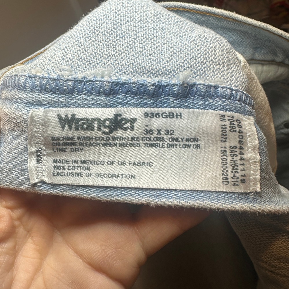 Wrangler Cowboy Cut Straight Fit Mens Jeans Light Wash Blue Cotton Denim 36x32 - Picture 4 of 9